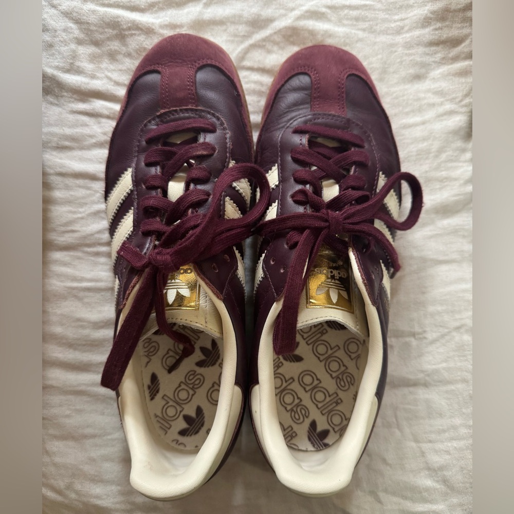 Adidas sambas in maroon